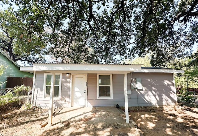 729 N Ruddell St, Denton, TX 76209 - single story home featuring fence