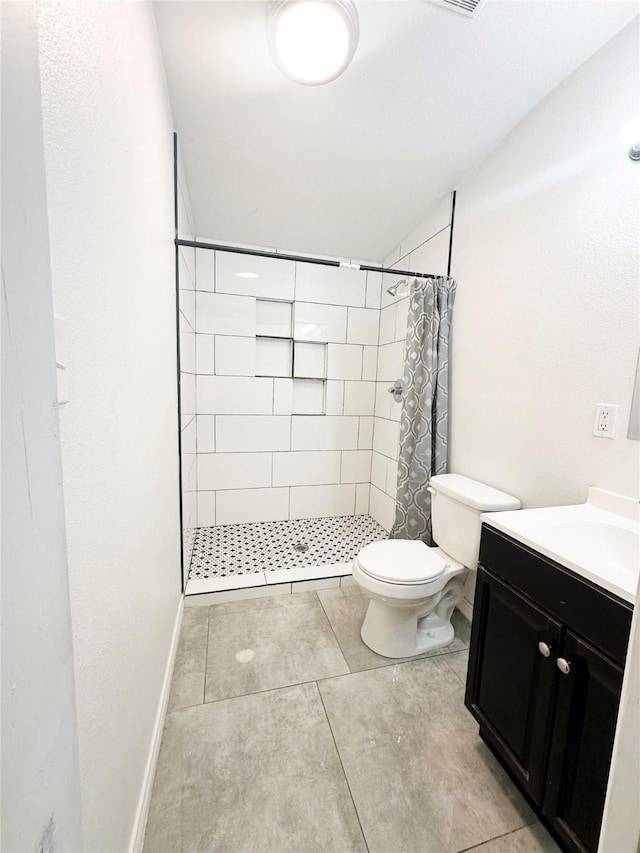 729 N Ruddell St, Denton, TX 76209 - bathroom with a tile shower, toilet, and vanity
