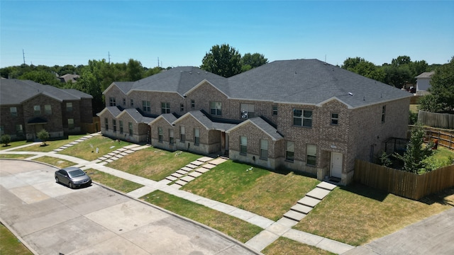 view of front of house featuring a front lawn