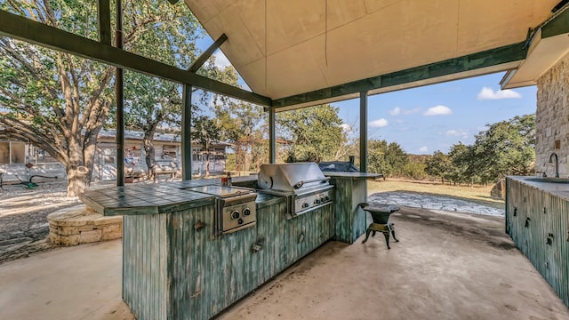 sunroom / solarium featuring sink and vaulted ceiling