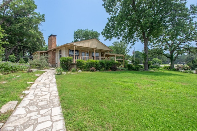 view of front facade with a front yard