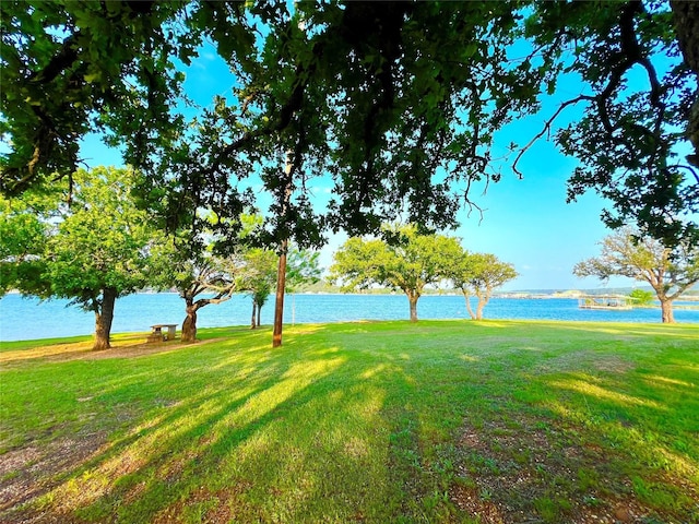 view of yard featuring a water view
