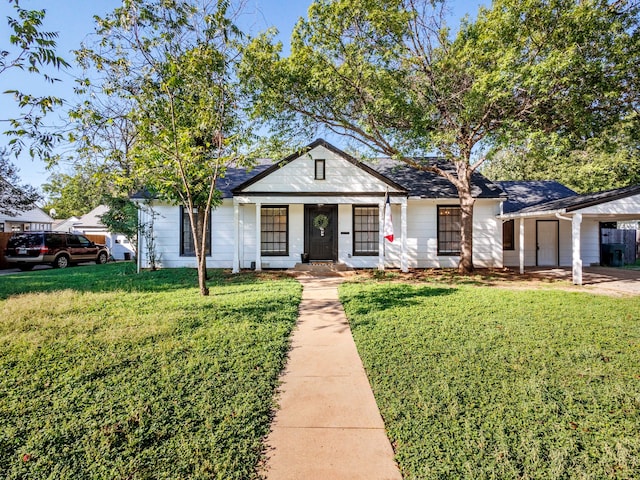 view of front of house with a front lawn