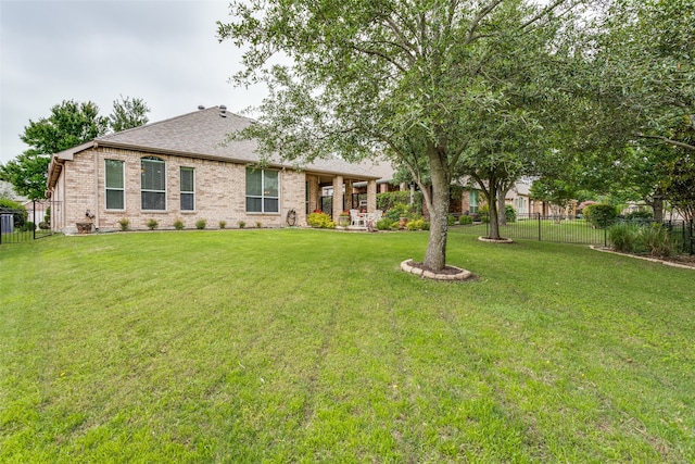 view of front of property with a front yard