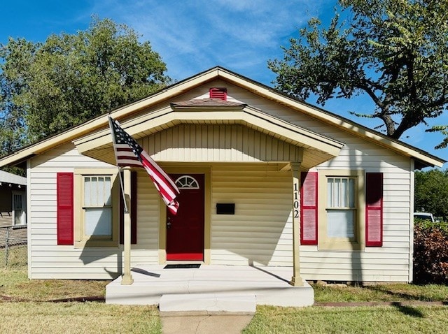 1102 S 14th St, Abilene, TX 79602 - bungalow featuring covered porch and a front lawn