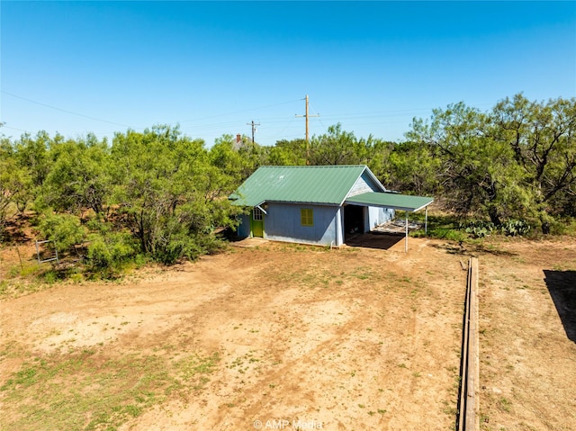 exterior space featuring an outbuilding