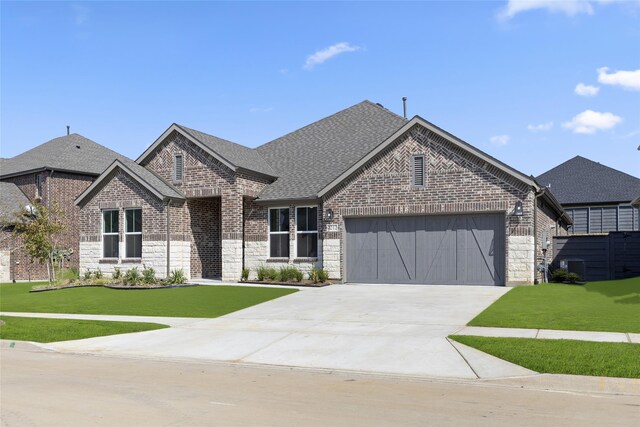 view of front of property featuring a front yard and a garage