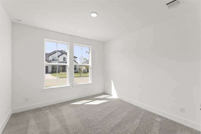 unfurnished room featuring carpet