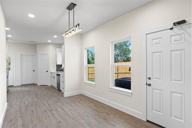 727 W Parnell St, Denison, TX 75020 - foyer entrance with baseboards, light wood-style flooring, and recessed lighting