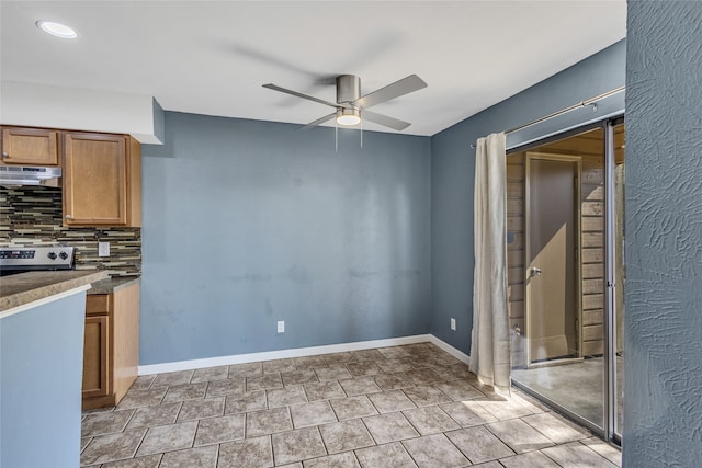 kitchen featuring stainless steel electric stove, decorative backsplash, ceiling fan, and extractor fan