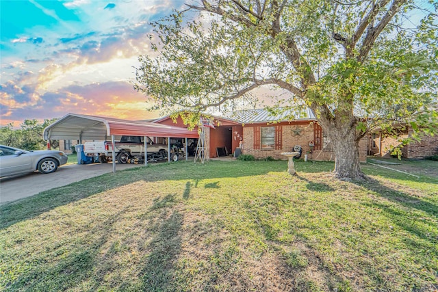 view of front of home featuring a yard and a carport