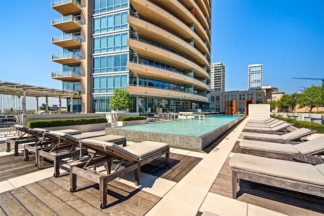 view of swimming pool