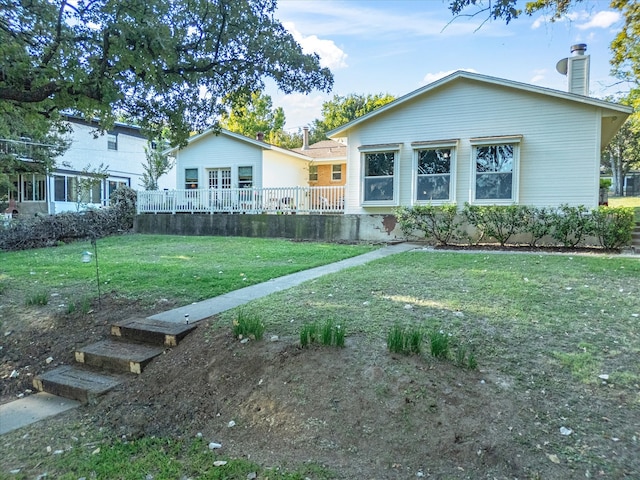 view of front of home with a front lawn