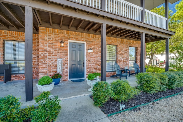 entrance to property featuring a balcony