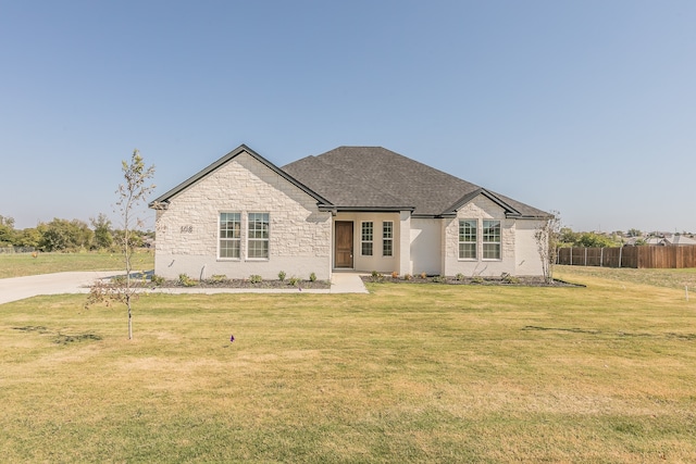 view of front facade with a front yard