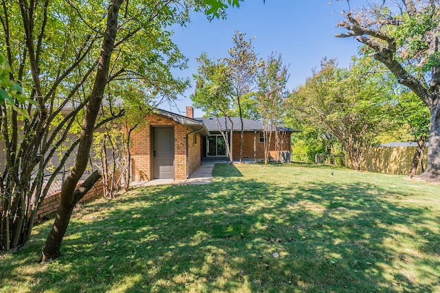 view of yard with a patio area