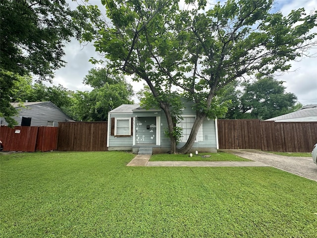 view of front of house with a front yard