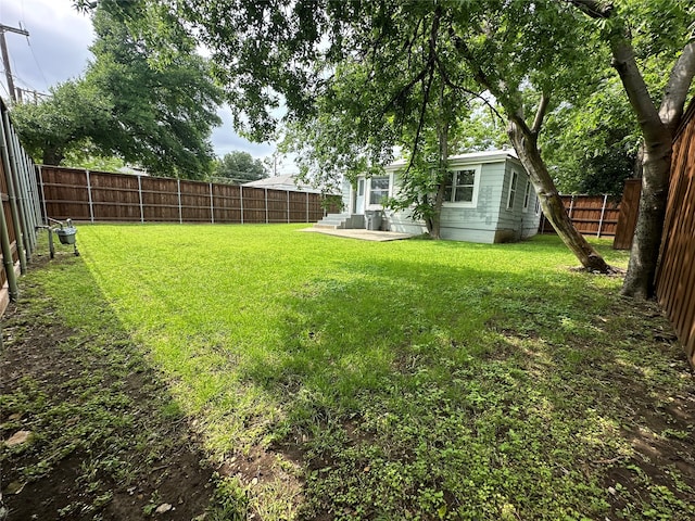 view of yard with a patio