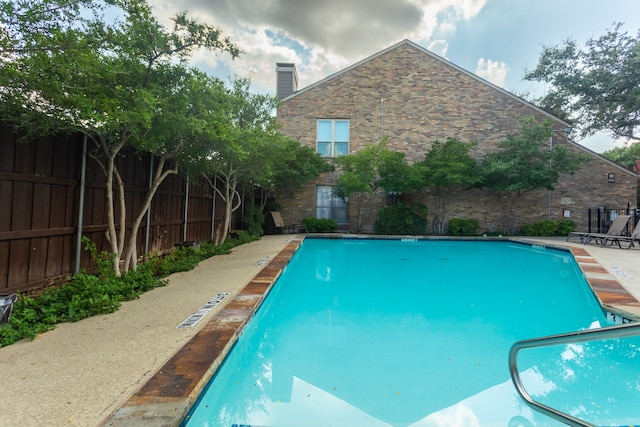 view of swimming pool