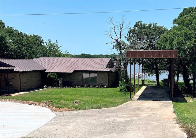 view of front of house with a front lawn