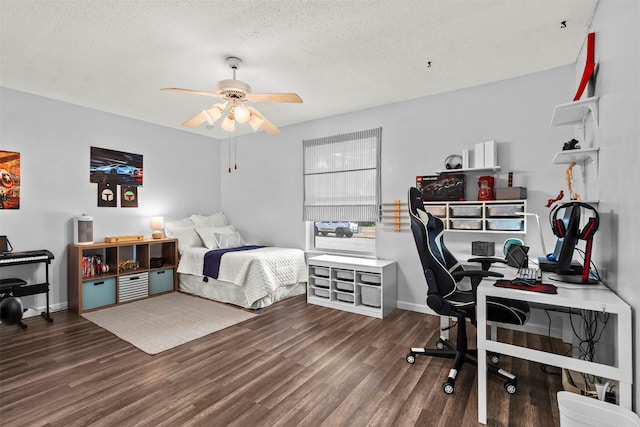 bedroom with ceiling fan, dark wood-type flooring, and a textured ceiling