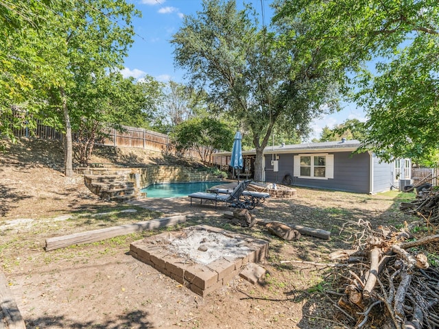 view of yard featuring an outdoor fire pit