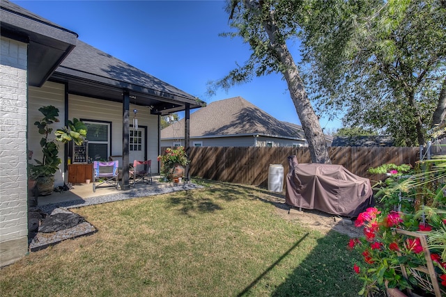 view of yard featuring a patio area