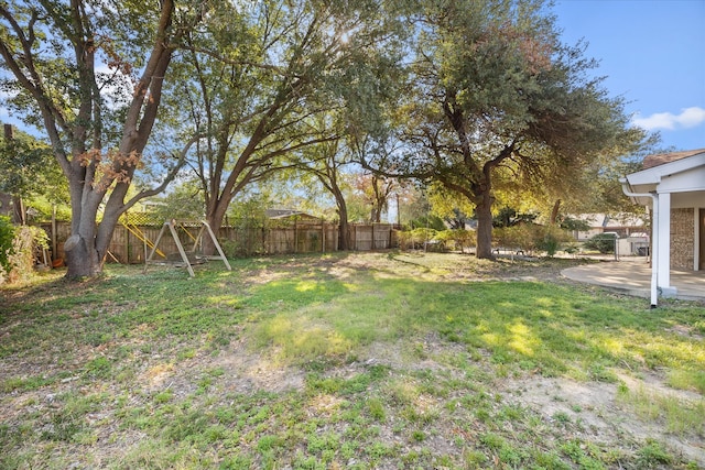 view of yard featuring a patio area