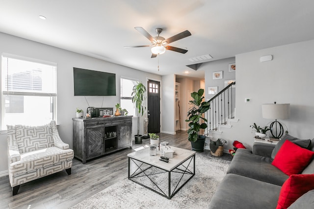 living room with light hardwood / wood-style floors and ceiling fan