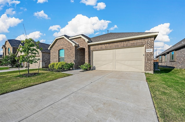 view of front facade featuring a garage and a front yard