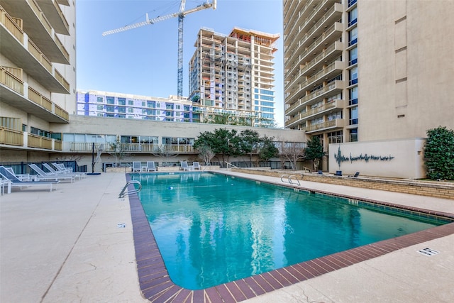 view of swimming pool