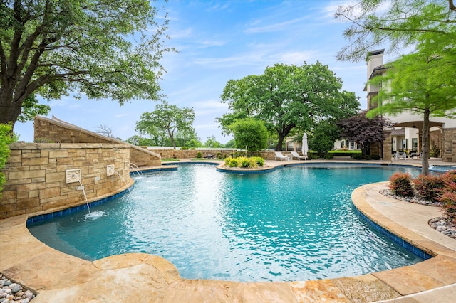 view of pool featuring a patio area and pool water feature