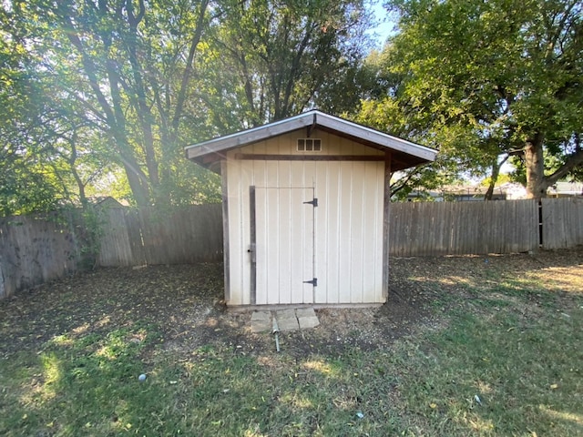 view of outbuilding featuring a yard