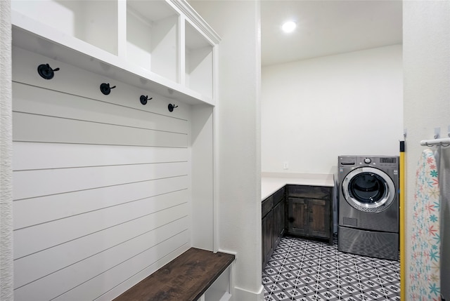 laundry area featuring washer / dryer