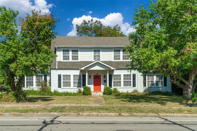 view of front of house with a front lawn