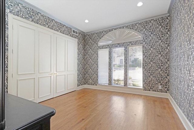 dining room featuring crown molding and light hardwood / wood-style flooring