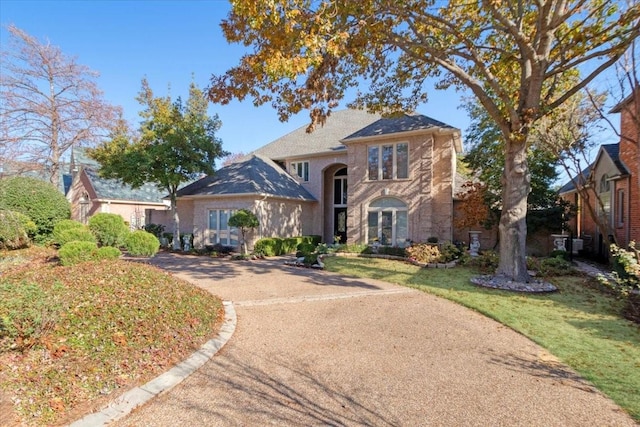 view of front of property with a front lawn