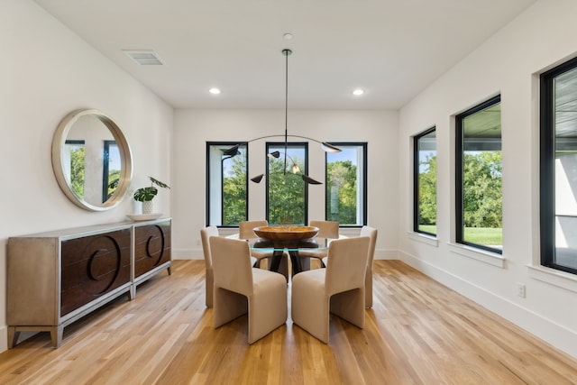 kitchen featuring a barn door, wine cooler, kitchen peninsula, and sink