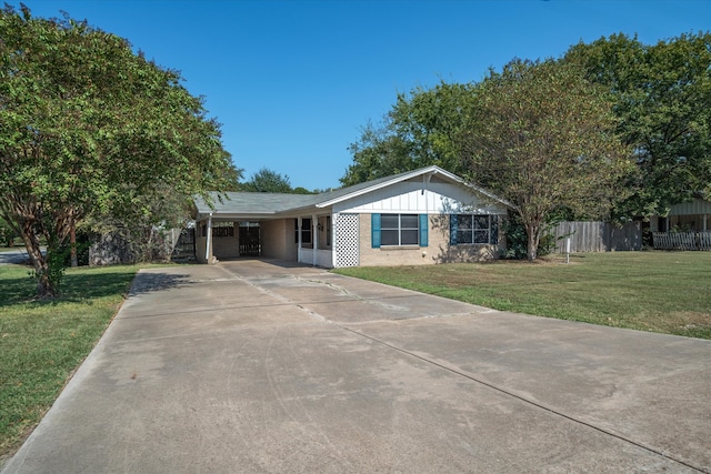 single story home with a front lawn