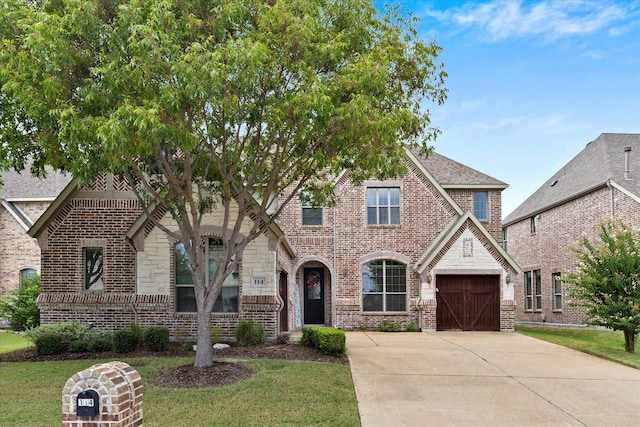 view of front of home featuring a front yard and a garage