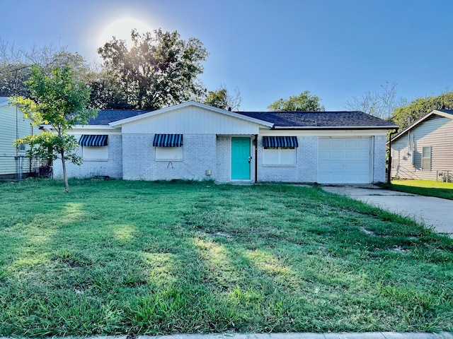 ranch-style home featuring a front lawn and a garage