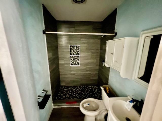 bathroom with curtained shower and toilet