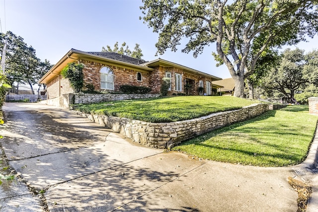 single story home featuring a front yard