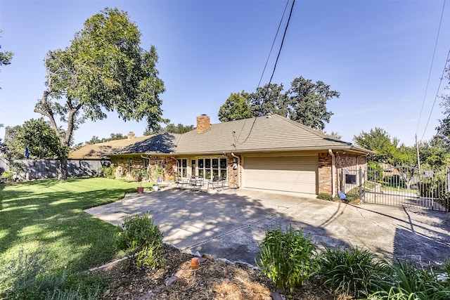 single story home featuring a garage and a front lawn