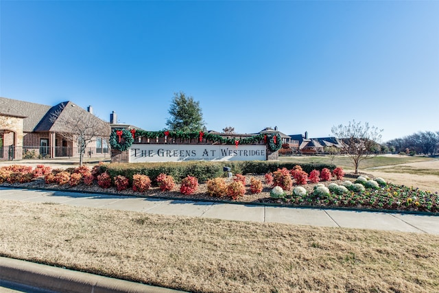 view of community / neighborhood sign