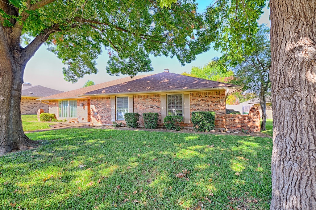 ranch-style home featuring a yard