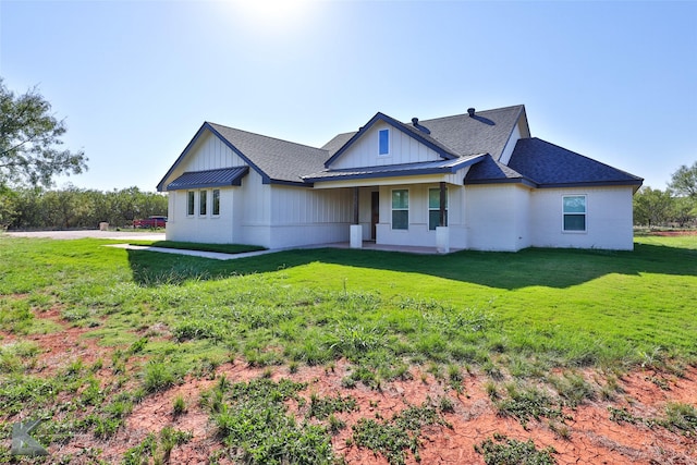 view of front of house with a front lawn