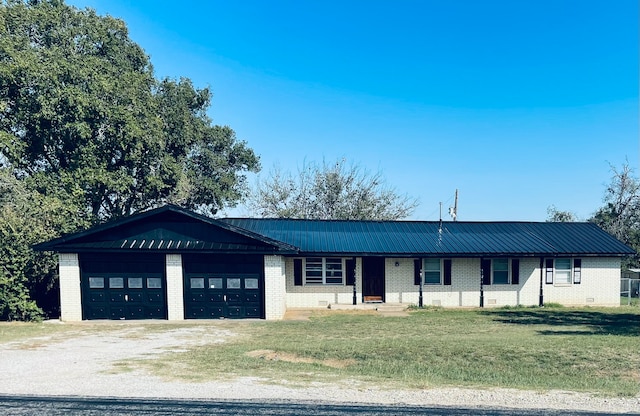 view of front facade with a garage and a front lawn