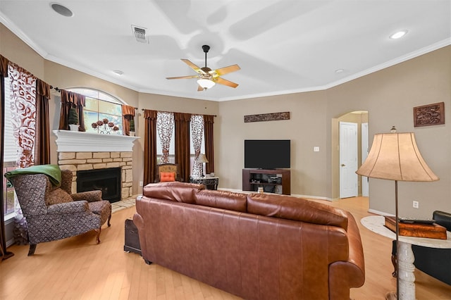 living room with crown molding, light hardwood / wood-style flooring, and ceiling fan