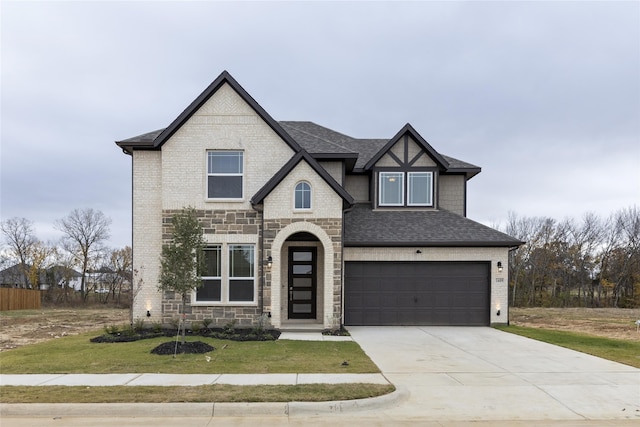 view of front of home featuring a front lawn and a garage